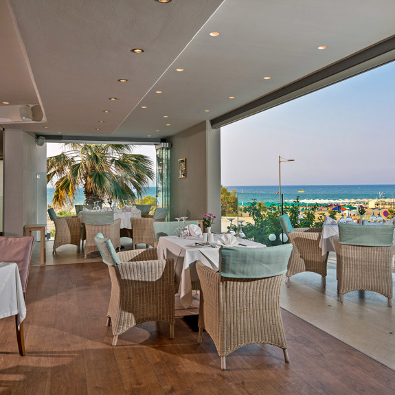 Kriti Beach Hotel Rethymno a la carte Restaurant sea view