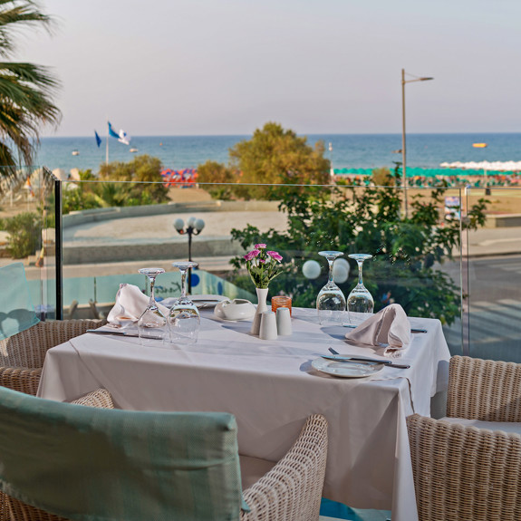 Kriti Beach Hotel Rethymno a la carte Restaurant sea view