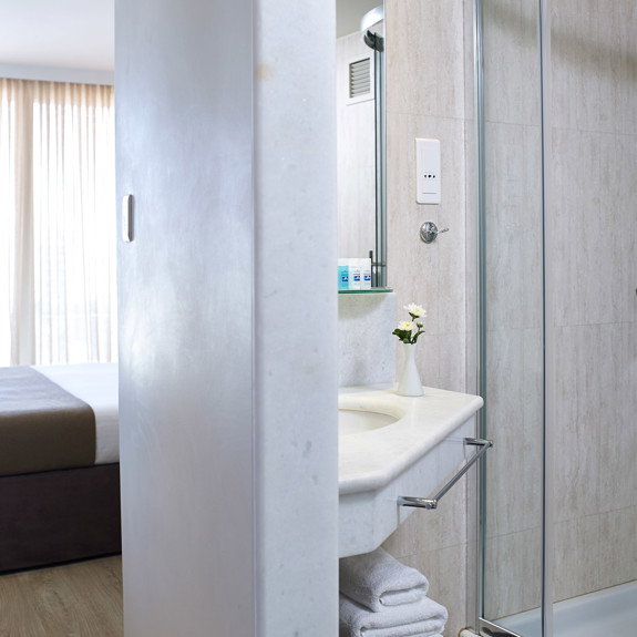 Deluxe Suite Sea View Bathroom