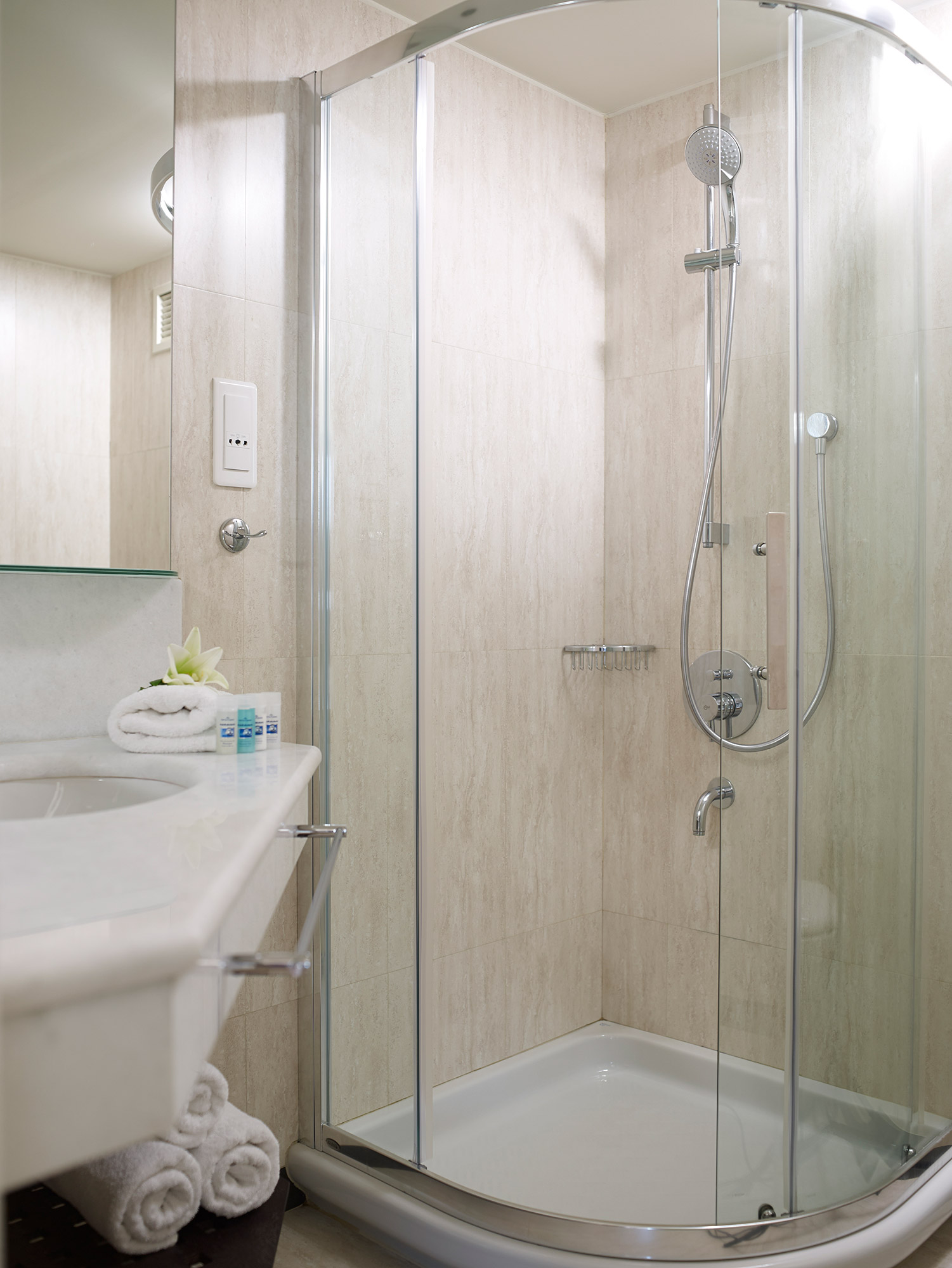 Hotel Double Room Bathroom