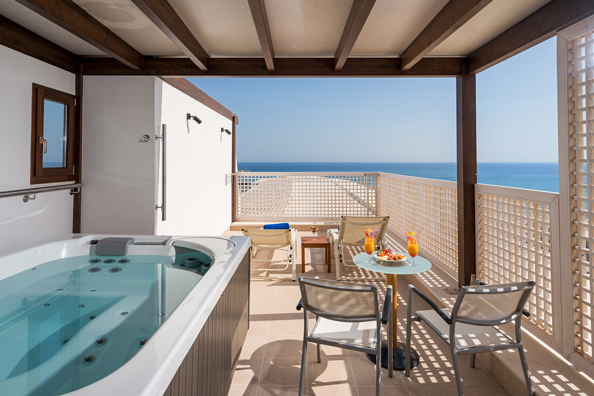 Deluxe Suite Sea View balcony Jacuzzi 